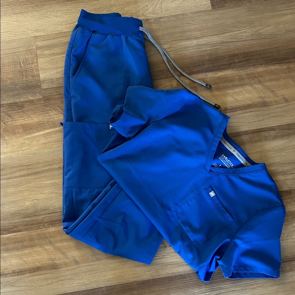BOGO DEAL                      
Fabletics Royal Blue Performance Top & Joggers